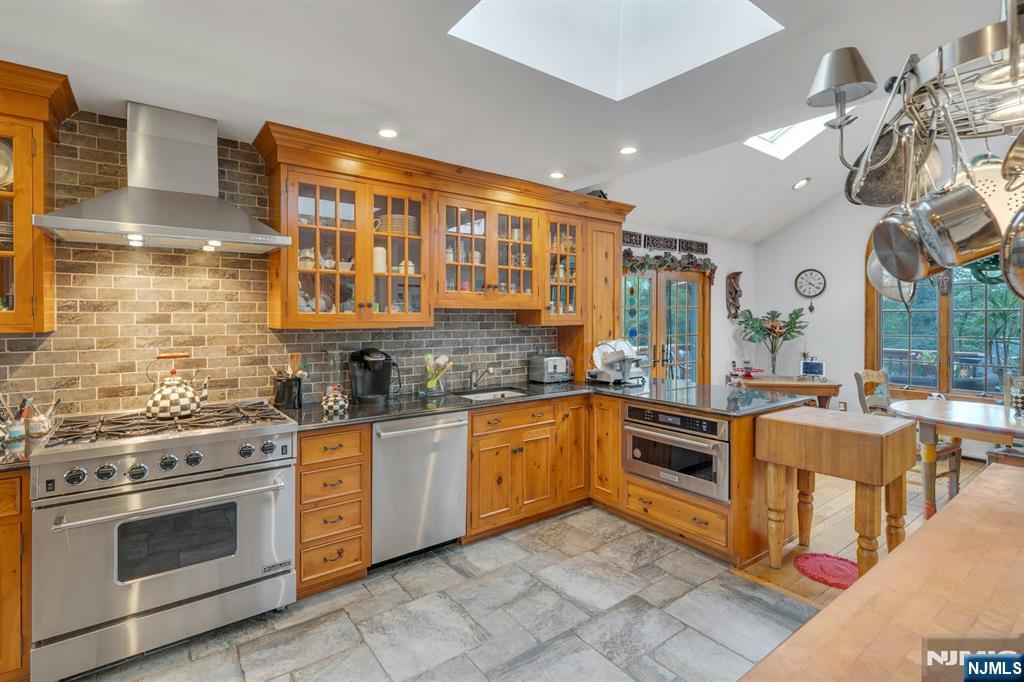 Montvale, New Jersey, 07645, United States, 6 Bedrooms Bedrooms, ,4 BathroomsBathrooms,Residential,For Sale,1950973