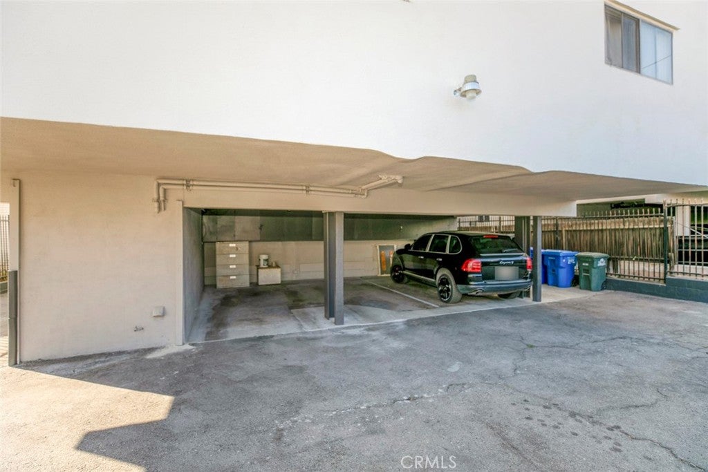 Los Angeles, California, 90027, United States, 2 Bedrooms Bedrooms, ,2 BathroomsBathrooms,Residential,For Sale,1939885