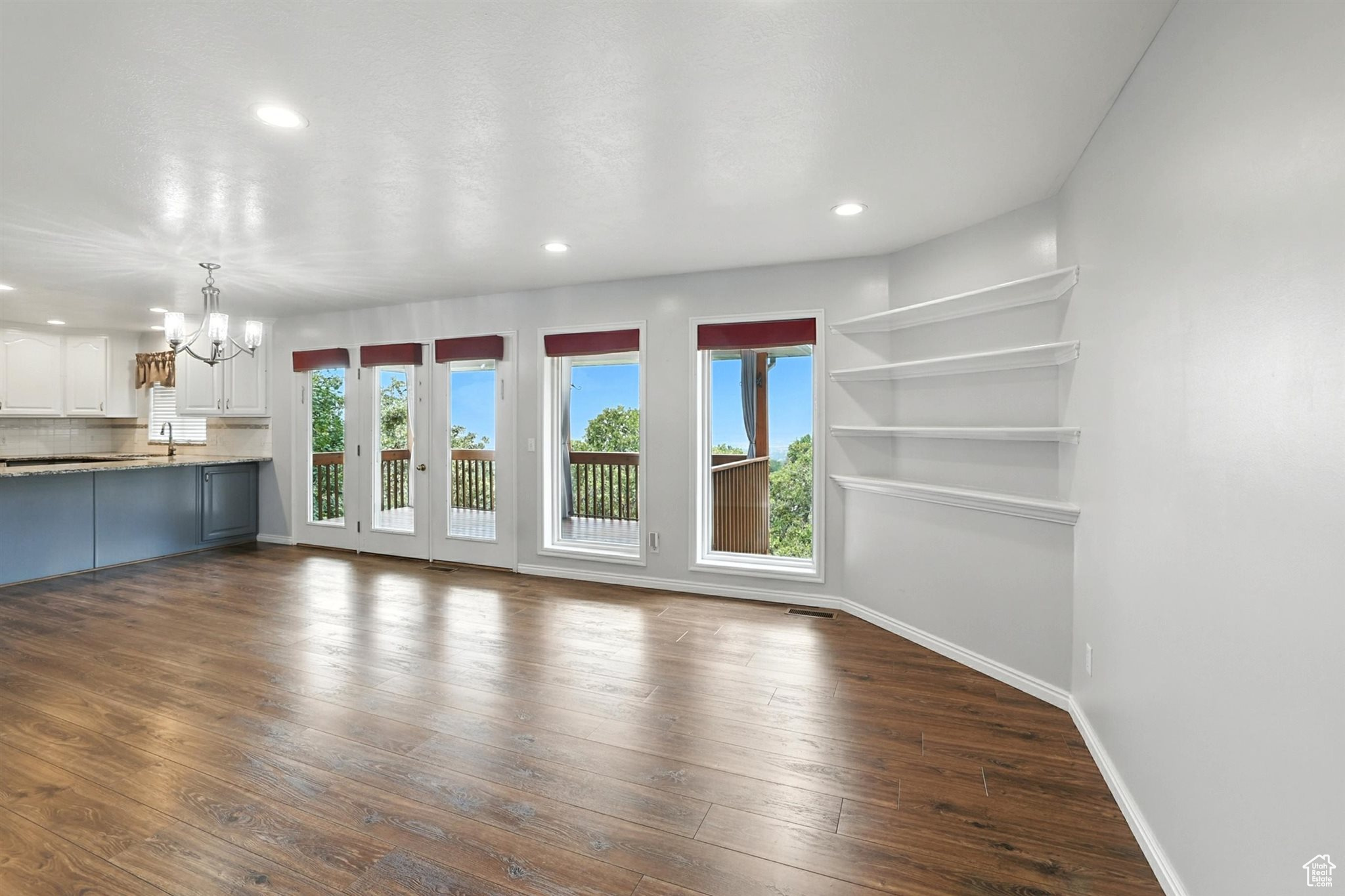 Bountiful, Utah, 84010, United States, 5 Bedrooms Bedrooms, ,4 BathroomsBathrooms,Residential,For Sale,1926219