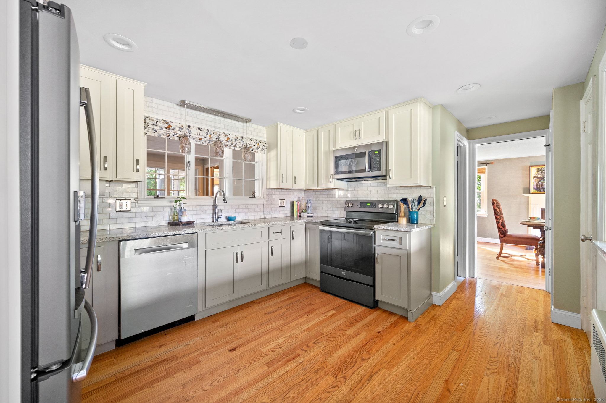 Manchester, Connecticut, 06040, United States, 4 Bedrooms Bedrooms, ,4 BathroomsBathrooms,Residential,For Sale,1988366