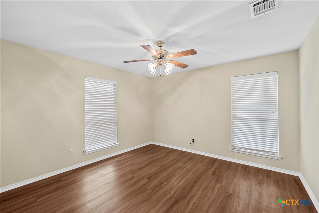 Woodway, Texas, 76712, United States, 5 Bedrooms Bedrooms, ,3 BathroomsBathrooms,Residential,For Sale,1988049