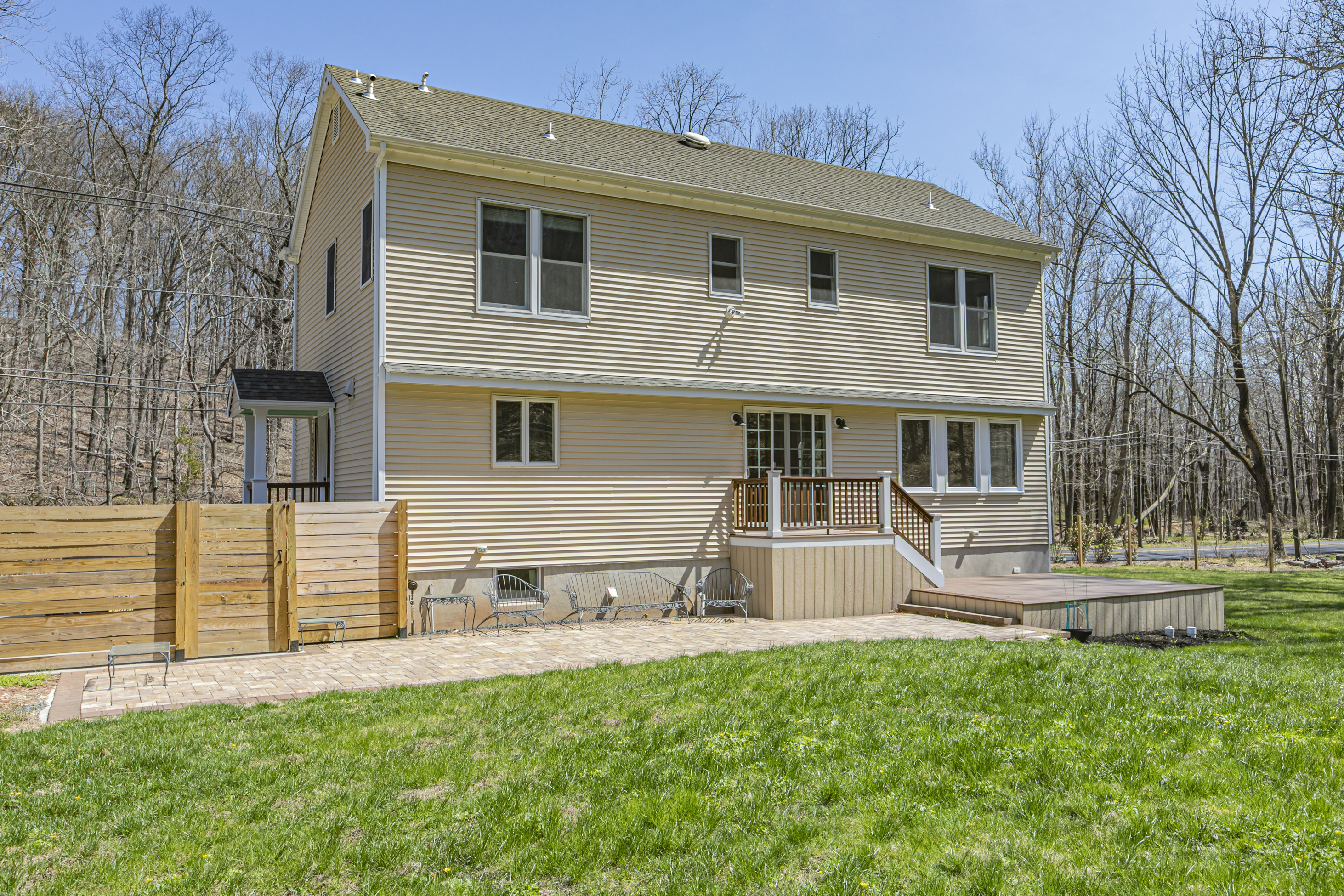  Tranquil Custom Home in a Serene Wooded Section of Skillman - 物件實景