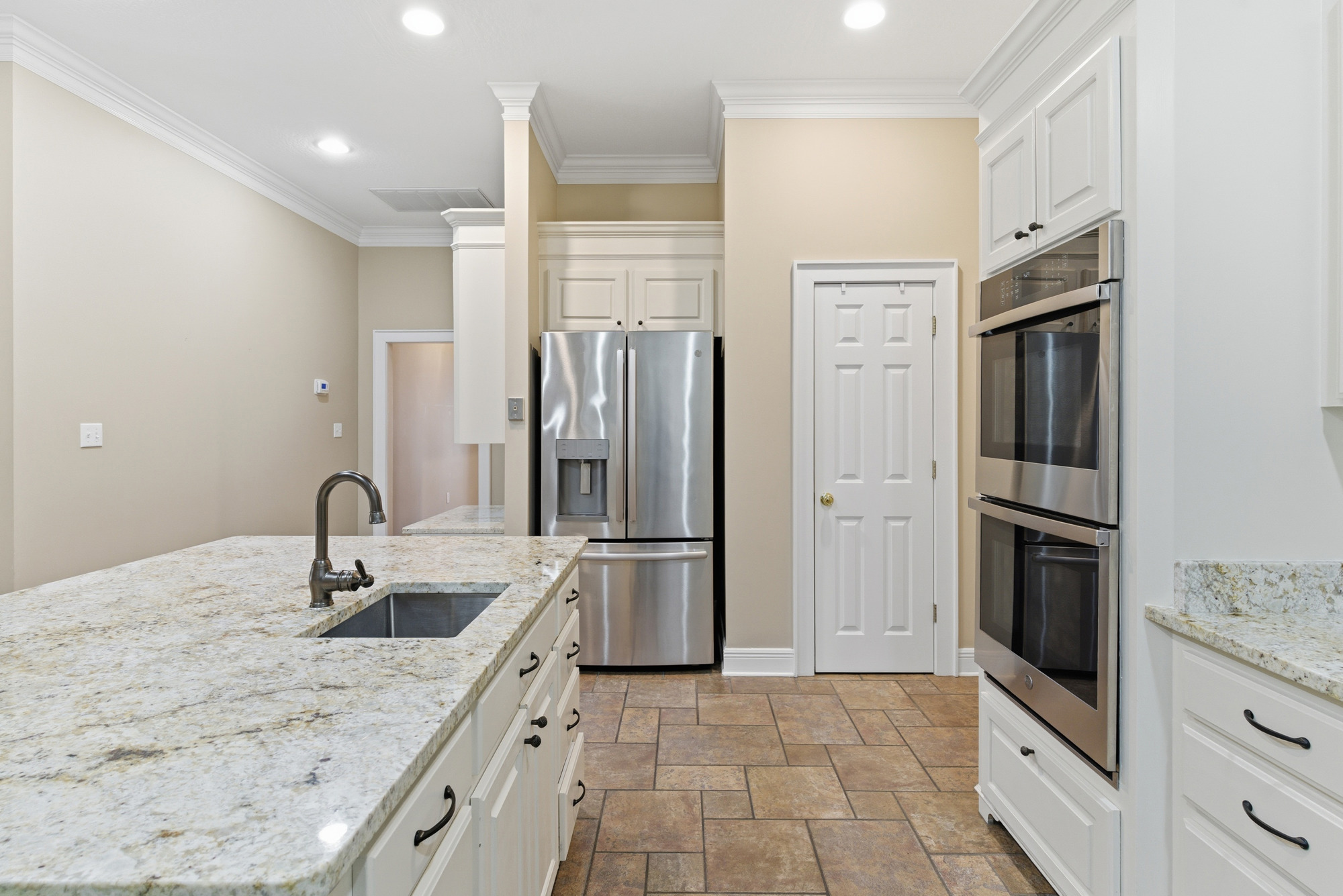 Hattiesburg, Mississippi, 39402, United States, 5 Bedrooms Bedrooms, ,7 BathroomsBathrooms,Residential,For Sale,2005414