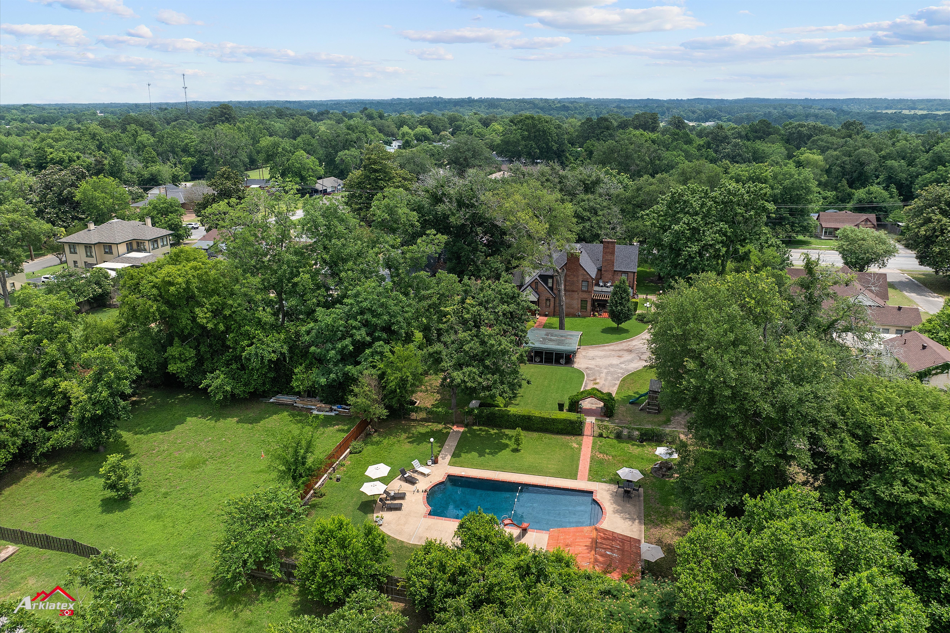 Henderson, Texas, 75654, United States, 3 Bedrooms Bedrooms, ,5 BathroomsBathrooms,Residential,For Sale,1930461