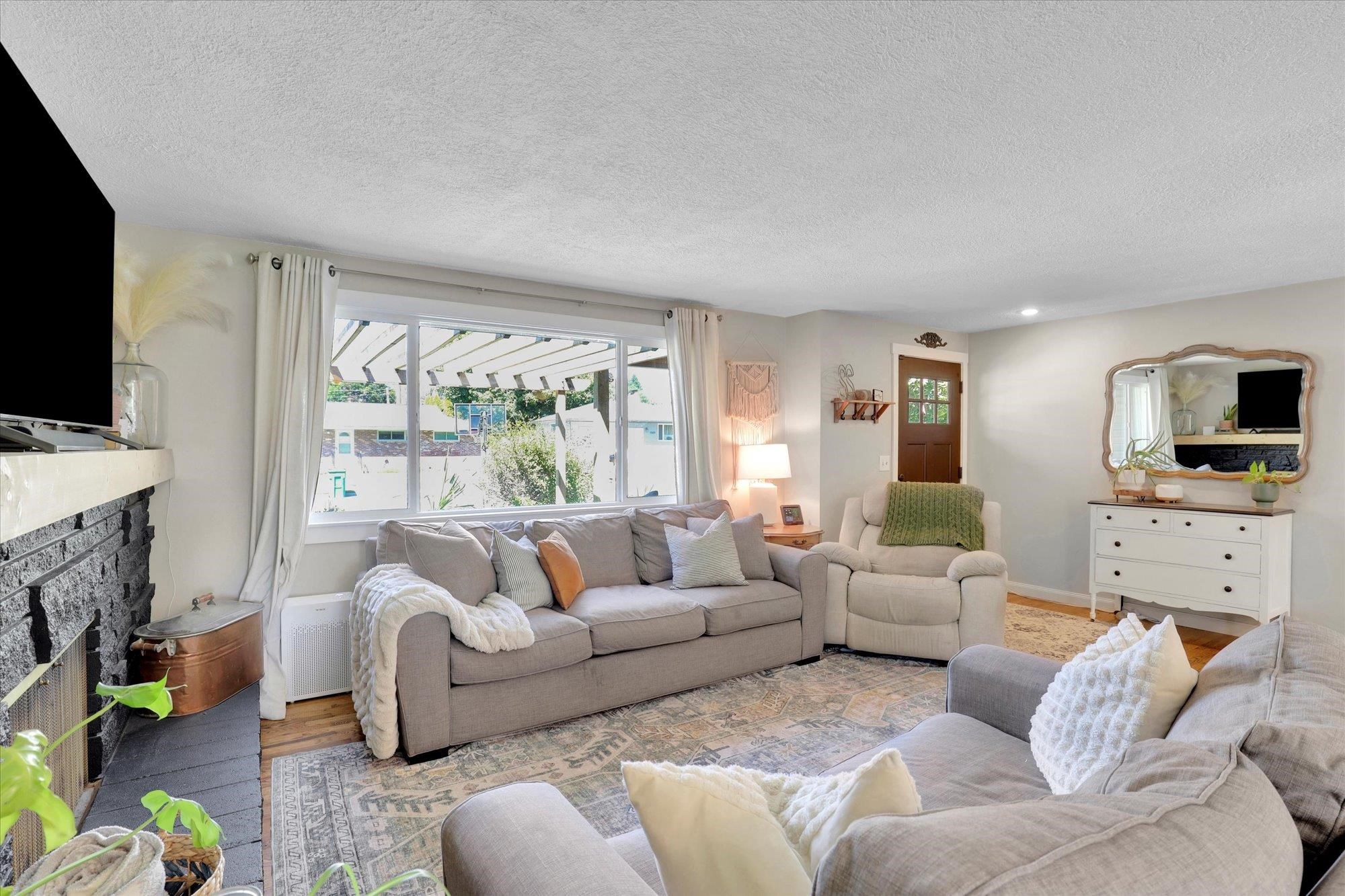 Spokane Valley, Washington, 99216, United States, 4 Bedrooms Bedrooms, ,3 BathroomsBathrooms,Residential,For Sale,1927363