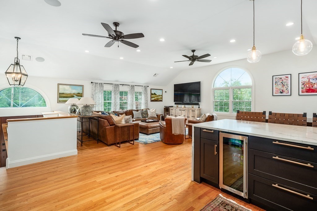 Manchester, Massachusetts, 01944, United States, 4 Bedrooms Bedrooms, ,3 BathroomsBathrooms,Residential,For Sale,1938822