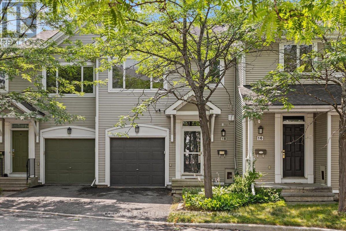 OTTAWA, Ontario, K1J 1J2, CA, 3 Bedrooms Bedrooms, ,1 BathroomBathrooms,Residential,For Sale,1903648