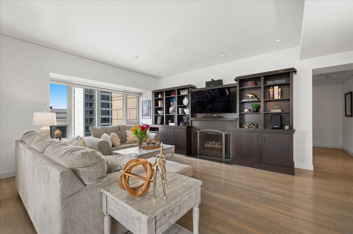 Chicago, Illinois, 60611, United States, 2 Bedrooms Bedrooms, ,3 BathroomsBathrooms,Residential,For Sale,1938726