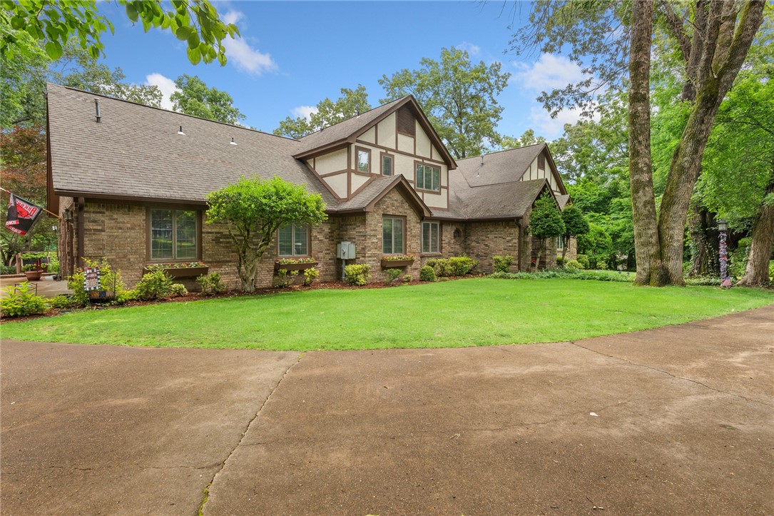 Harrison, Arkansas, 72601, United States, 7 Bedrooms Bedrooms, ,5 BathroomsBathrooms,Residential,For Sale,1850166