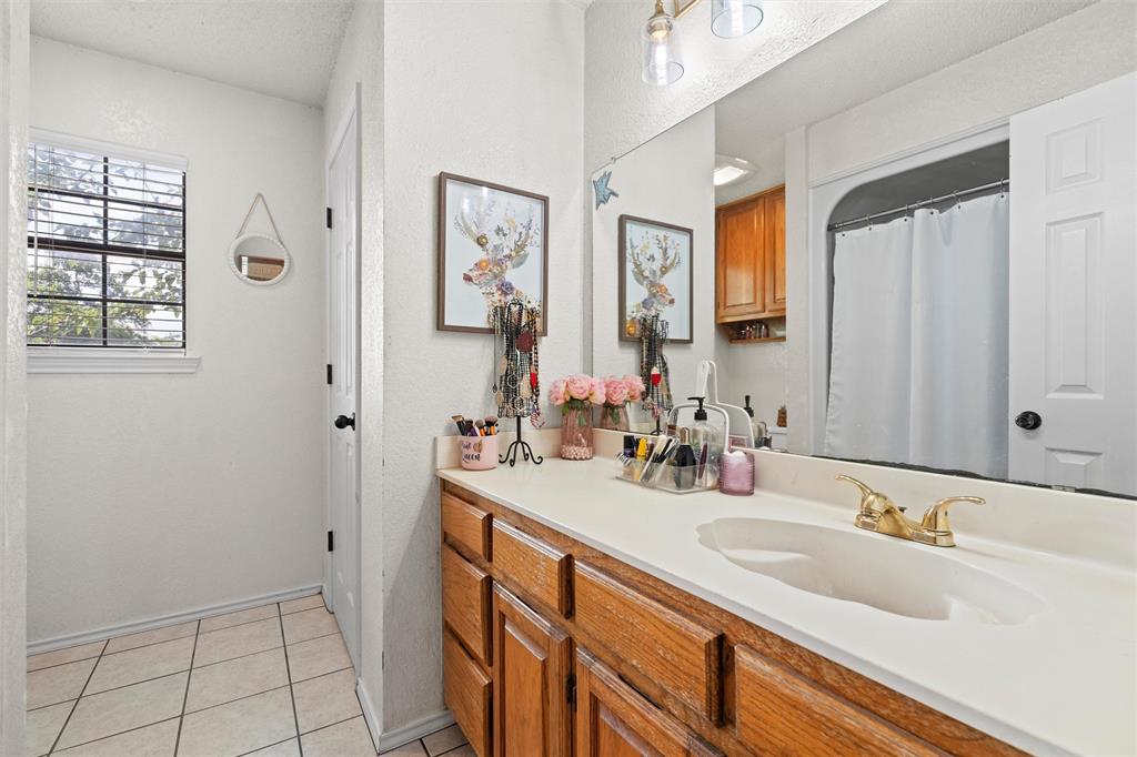 Whitney, Texas, 76692, United States, 4 Bedrooms Bedrooms, ,3 BathroomsBathrooms,Residential,For Sale,1890428
