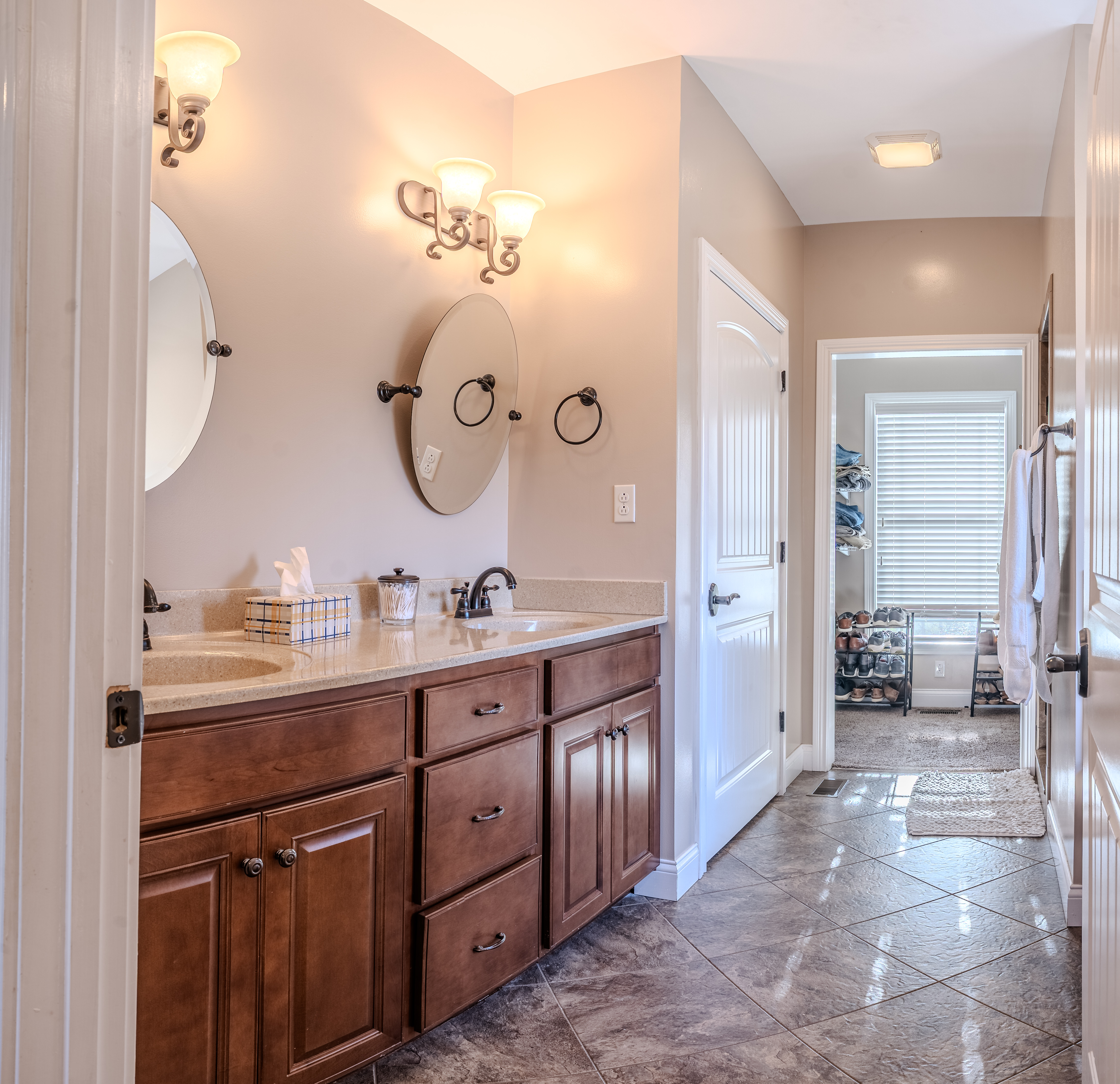 Frankfort, Kentucky, 40601, United States, 6 Bedrooms Bedrooms, ,3 BathroomsBathrooms,Residential,For Sale,2012095