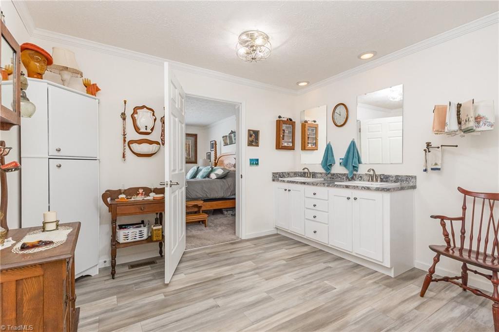 Burlington, North Carolina, 27217, United States, 3 Bedrooms Bedrooms, ,3 BathroomsBathrooms,Residential,For Sale,1908926