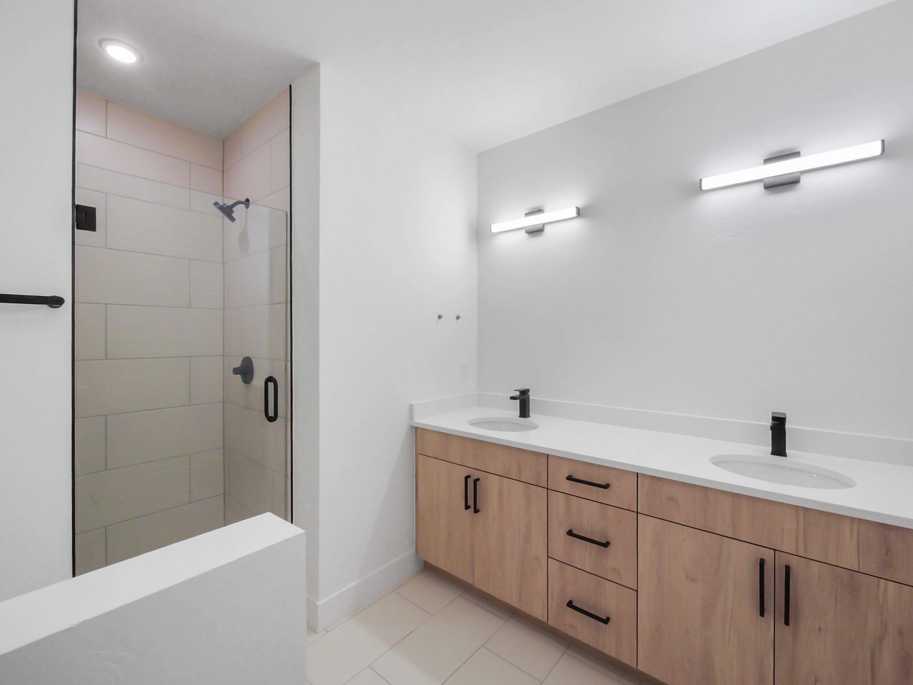  Construction Completed Move in Ready Now - 物件實景
