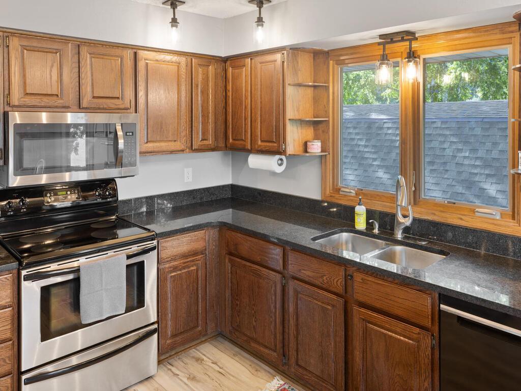 Maple Grove, Minnesota, 55369, United States, 5 Bedrooms Bedrooms, ,1 BathroomBathrooms,Residential,For Sale,1941602