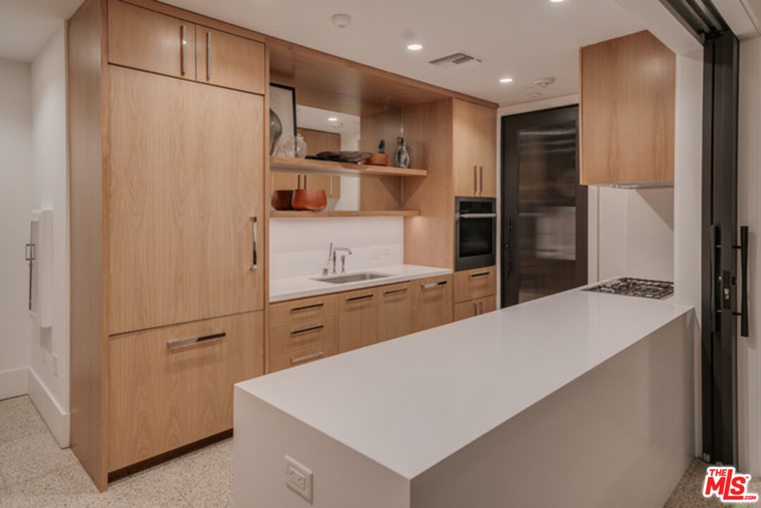 Los Angeles, California, 90024, United States, 2 Bedrooms Bedrooms, ,2 BathroomsBathrooms,Residential,For Sale,1940220