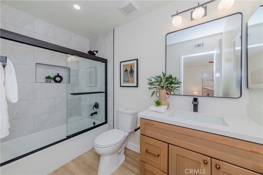 Fullerton, California, 92833, United States, 2 Bedrooms Bedrooms, ,3 BathroomsBathrooms,Residential,For Sale,1890982