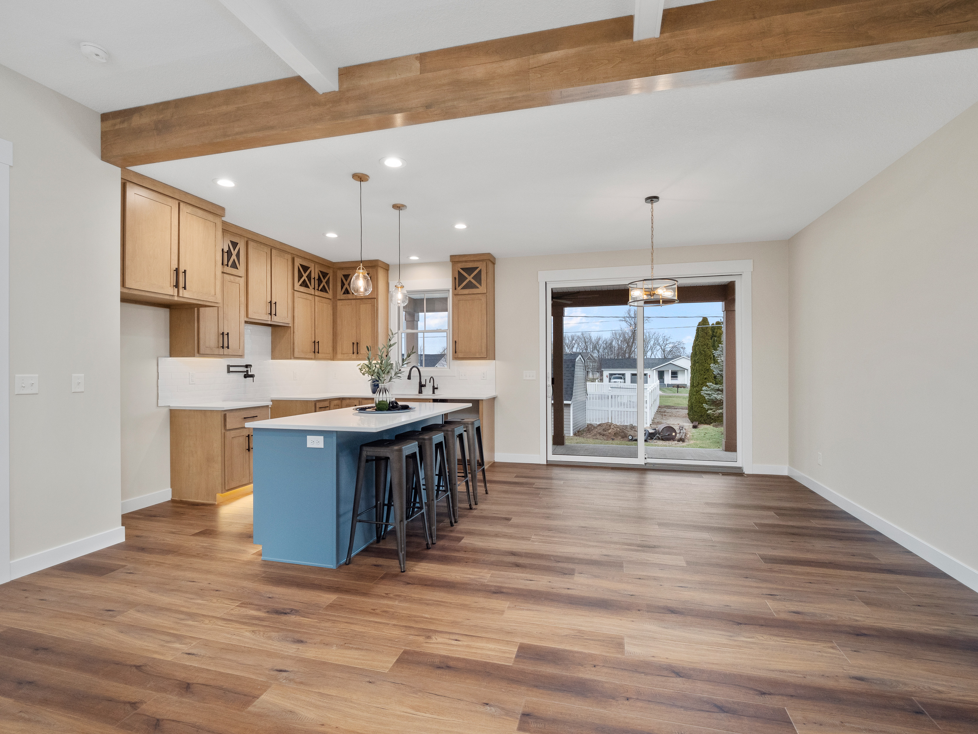  Modern Farmhouse w/ High-End Finishes - 物件實景