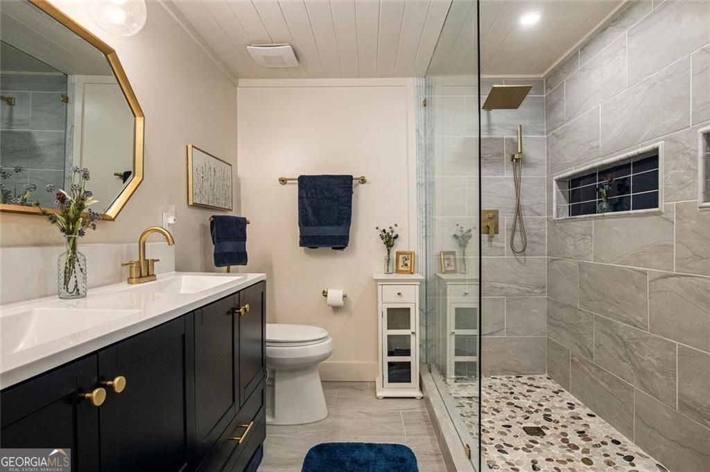 Flowery Branch, Georgia, 30542, United States, 5 Bedrooms Bedrooms, ,4 BathroomsBathrooms,Residential,For Sale,1914640