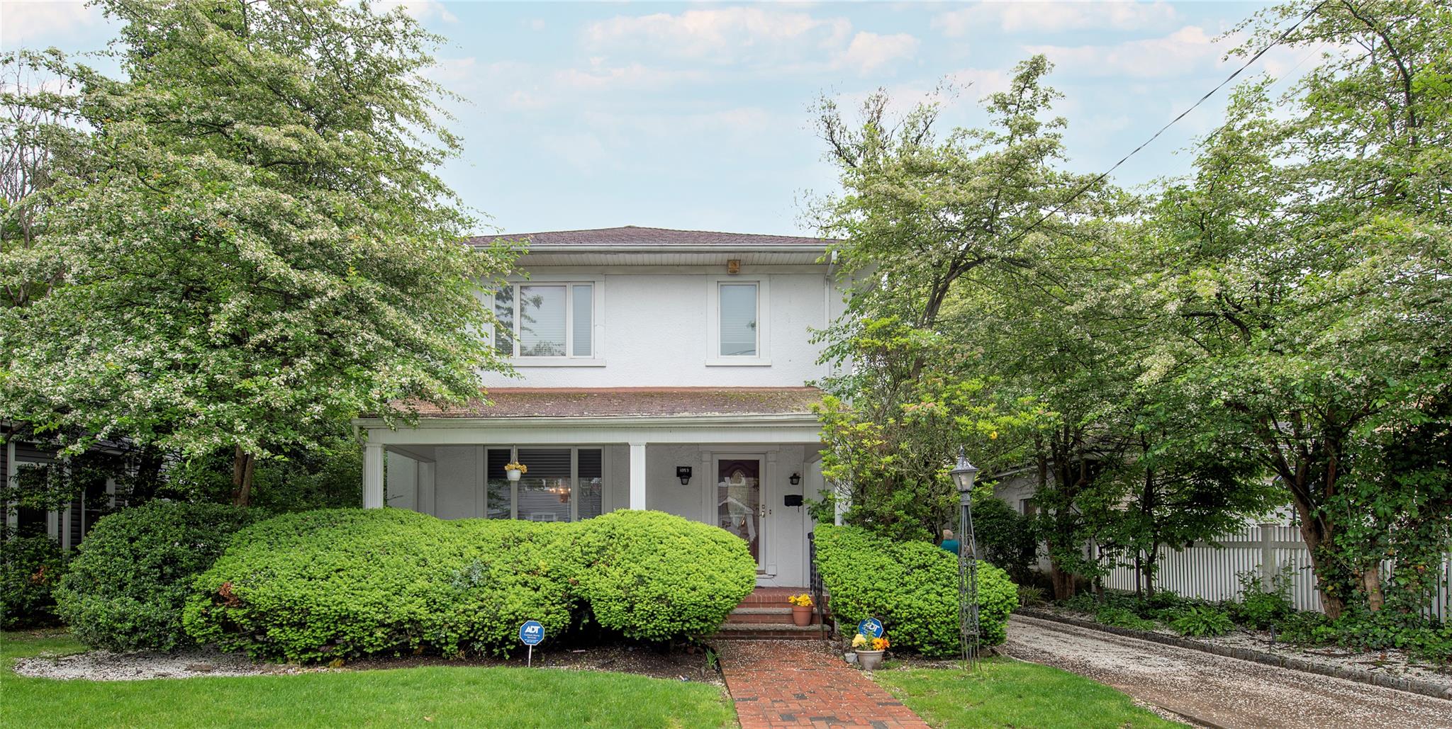 Woodmere, New York, 11598, United States, 3 Bedrooms Bedrooms, ,2 BathroomsBathrooms,Residential,For Sale,1839010