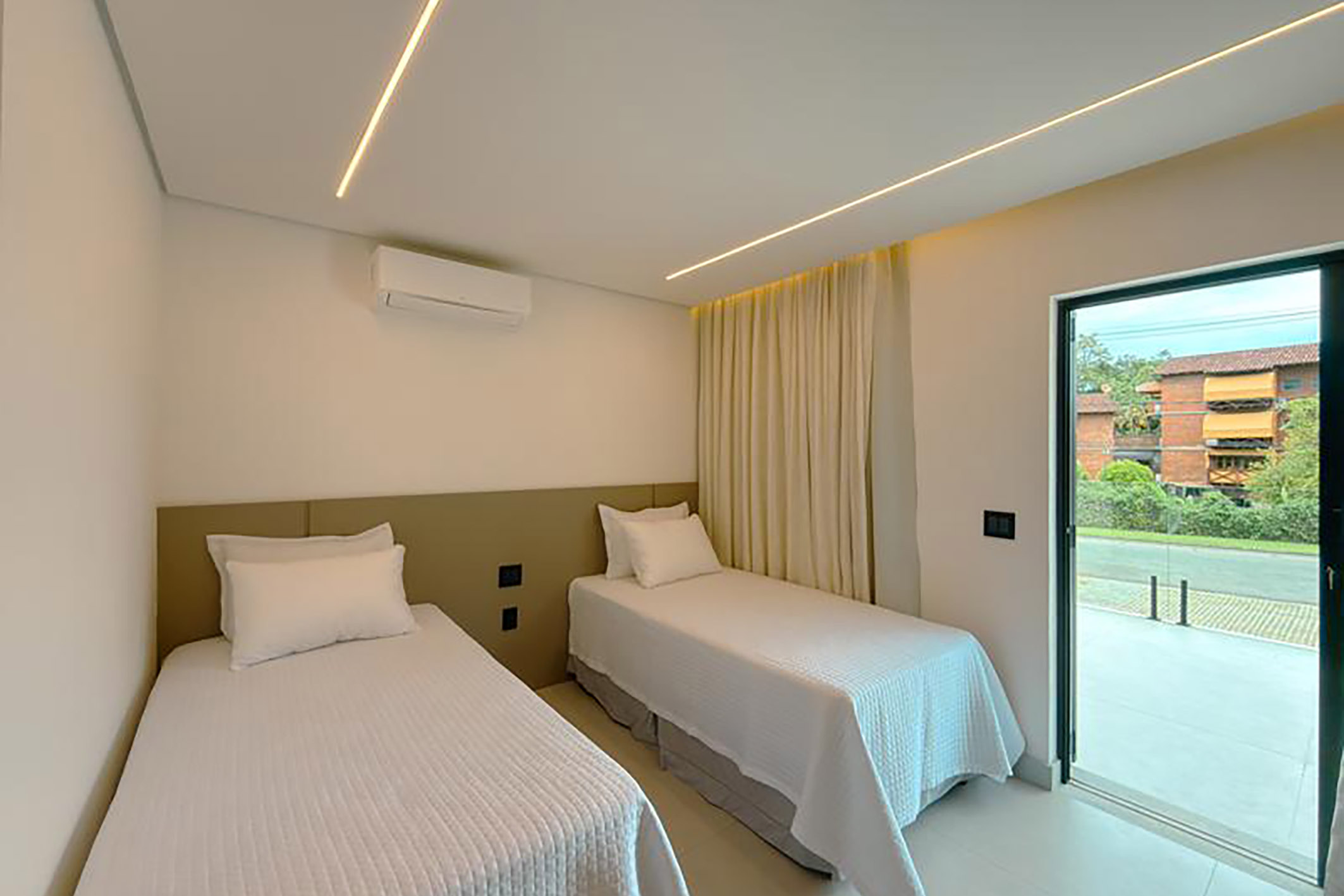  Contemporary canal-front residence with private yacht dock in Porto Bracuhy - 物件實景