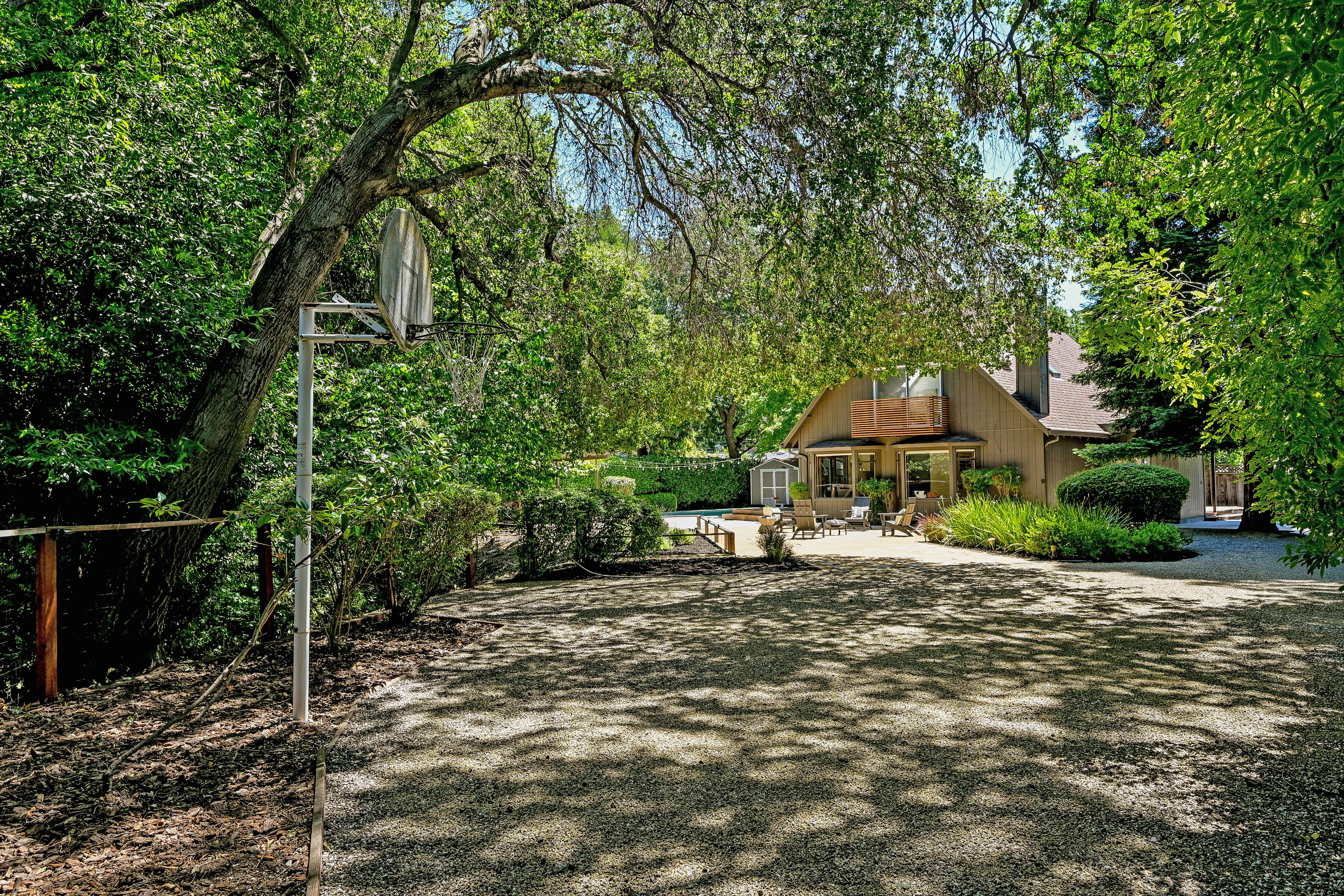 Exceptional Creekside Home in Desirable Saranap - 物件實景