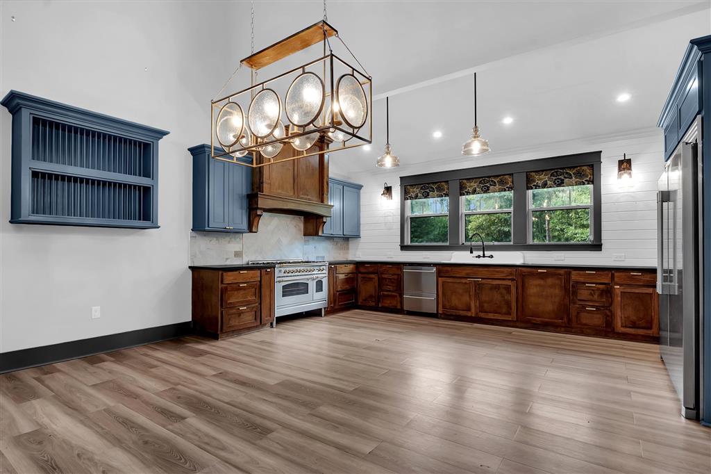 Dequincy, Louisiana, 70633, United States, 5 Bedrooms Bedrooms, ,4 BathroomsBathrooms,Residential,For Sale,1984141