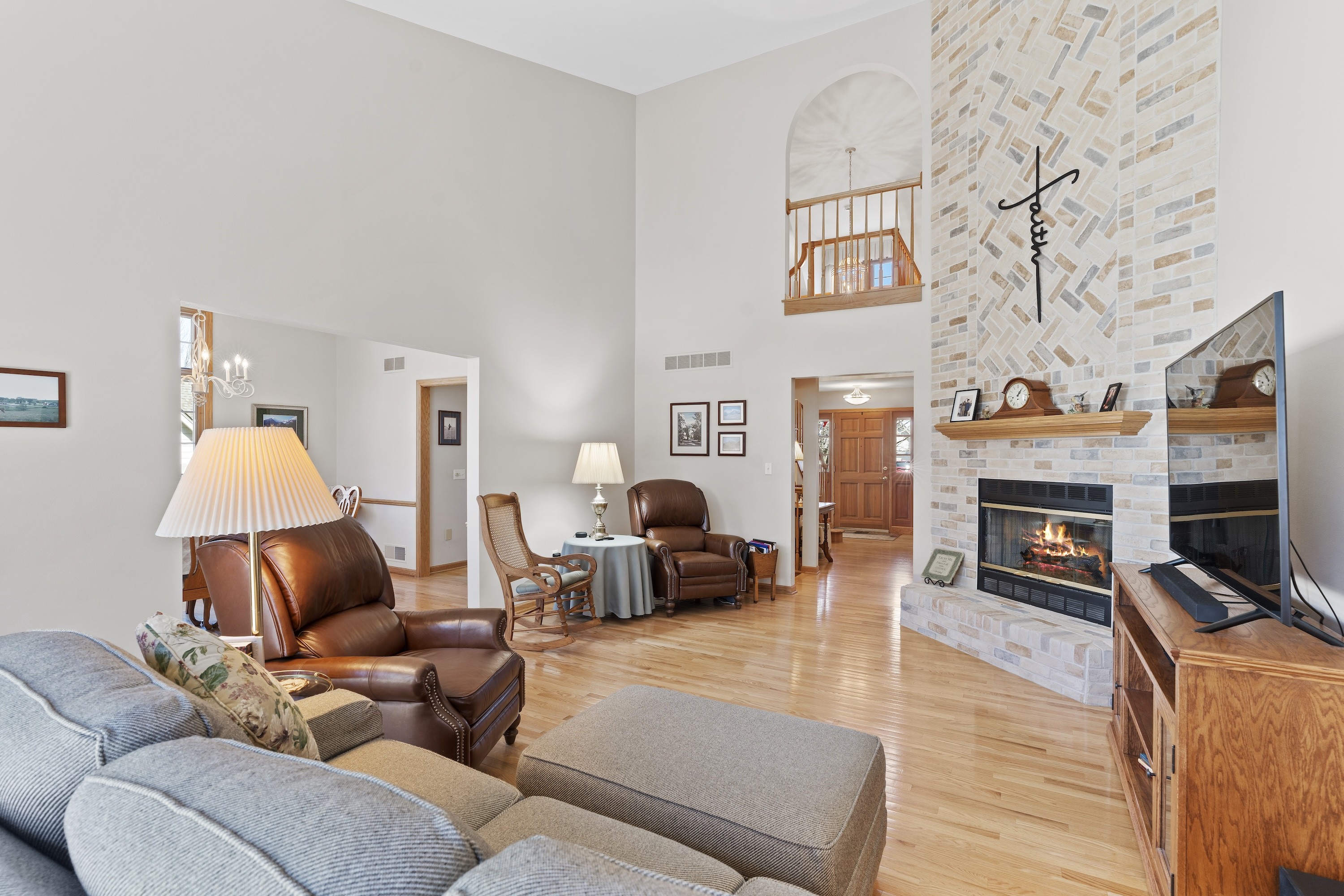  Spacious Side-by-Side Condo in Brookfield - 物件實景