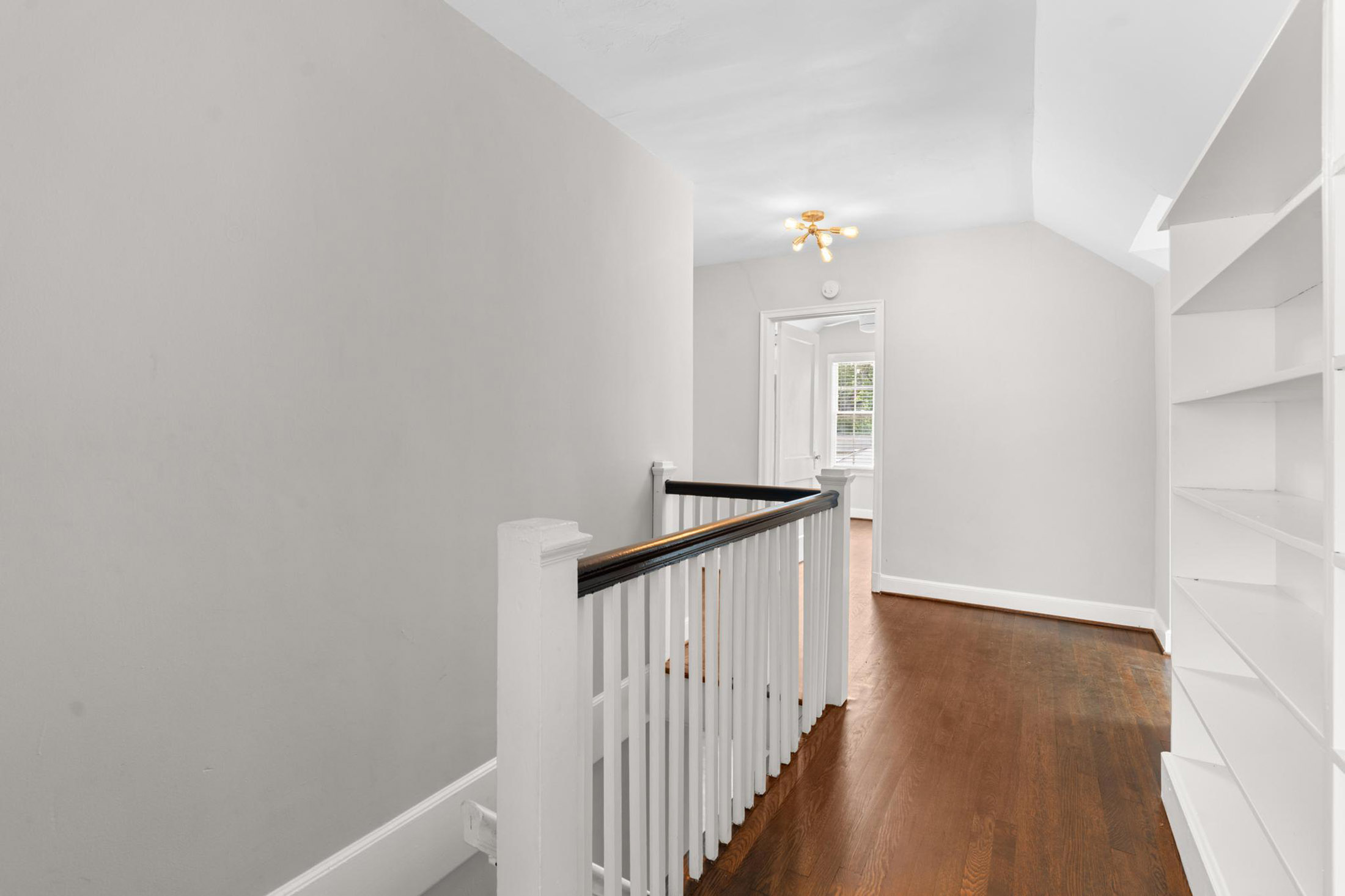  Move-in Ready Four Bedroom Home Offers Intown Convenience - 物件實景