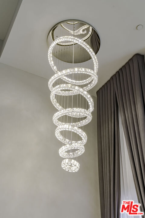 Los Angeles, California, 90010, United States, 3 Bedrooms Bedrooms, ,3 BathroomsBathrooms,Residential,For Sale,1992003