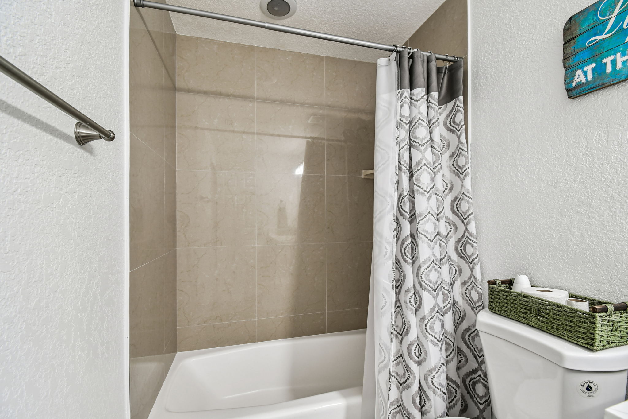 Madeira Beach, Florida, 33708, United States, 6 Bedrooms Bedrooms, ,6 BathroomsBathrooms,Residential,For Sale,1975666