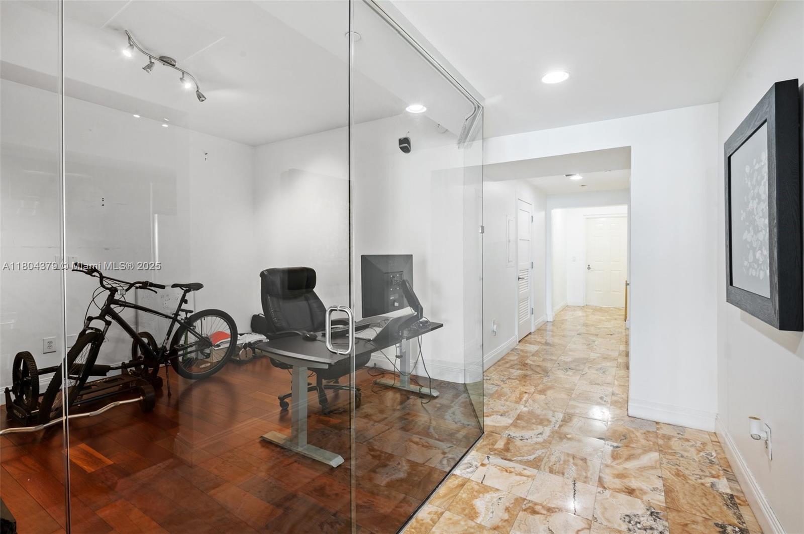 Aventura, Florida, 33180, United States, 2 Bedrooms Bedrooms, ,3 BathroomsBathrooms,Residential,For Sale,1826878