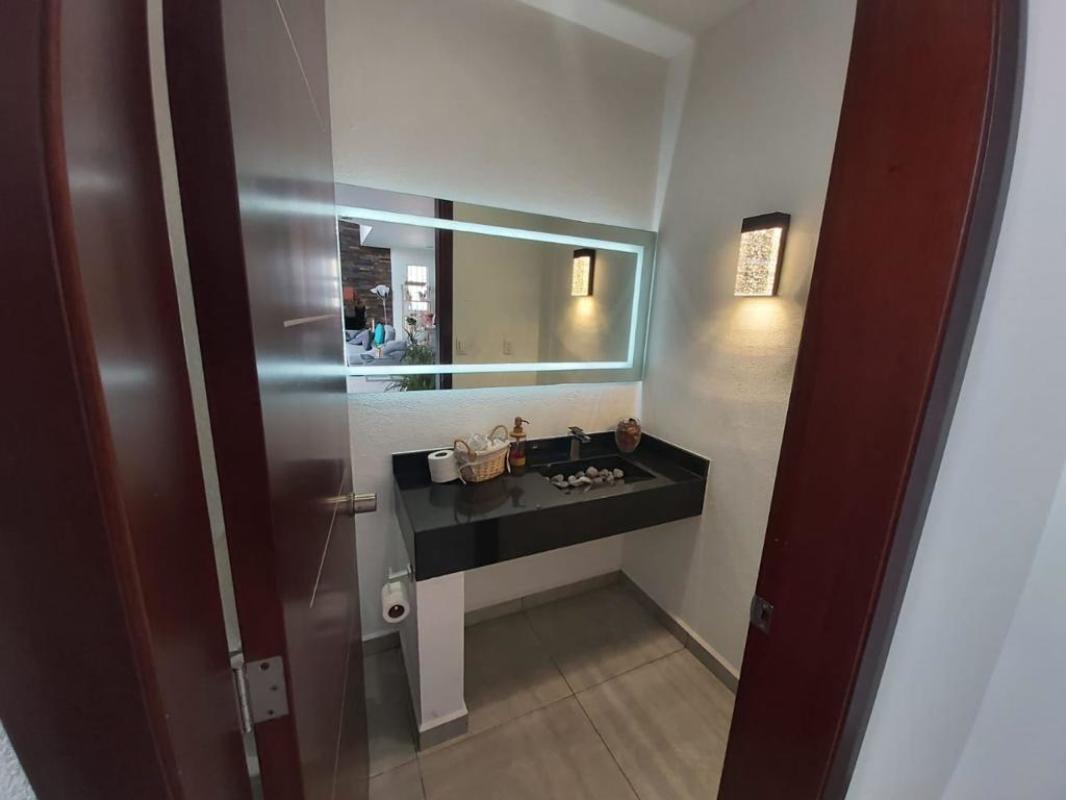 CERRADA DE NI?OS HEROES, Metepec, Estado de México, 52147, Mexico, 4 Bedrooms Bedrooms, ,4 BathroomsBathrooms,Residential,For Sale,CERRADA DE NI?OS HEROES,1441493