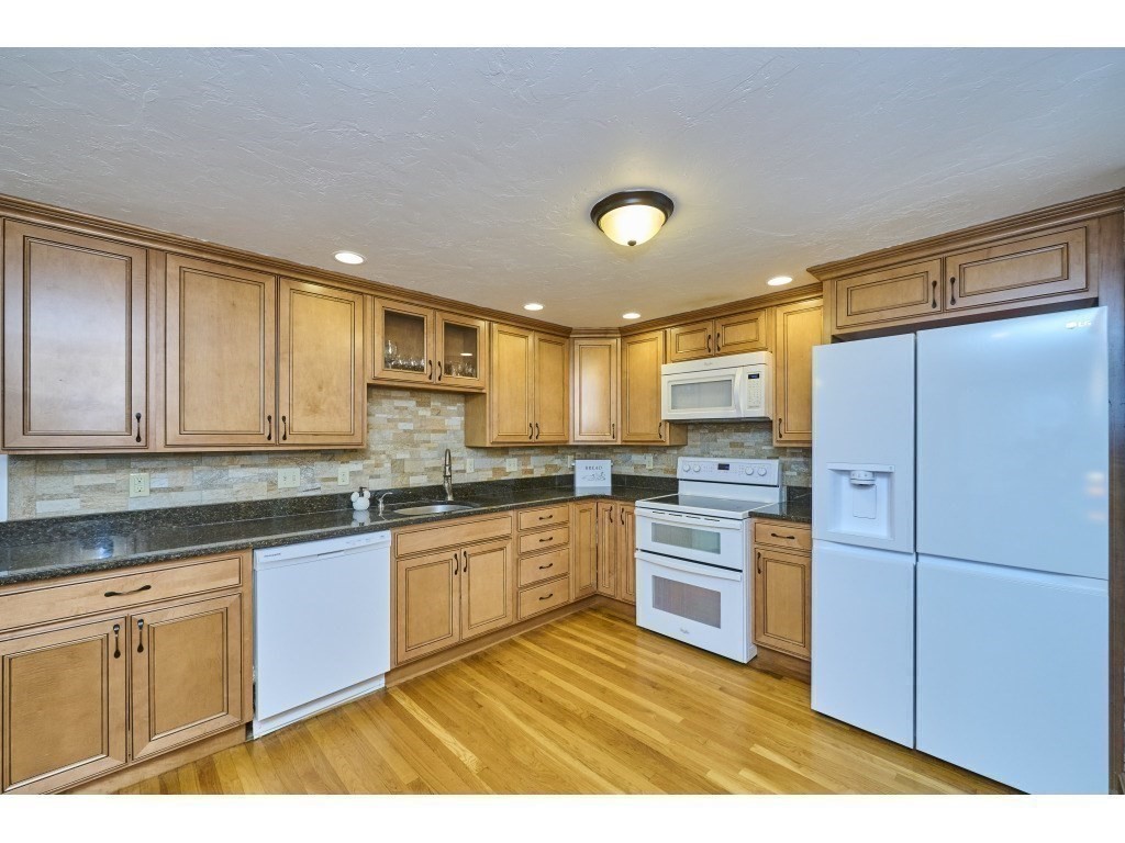 Stoughton, Massachusetts, 02072, United States, 7 Bedrooms Bedrooms, ,5 BathroomsBathrooms,Residential,For Sale,1943910