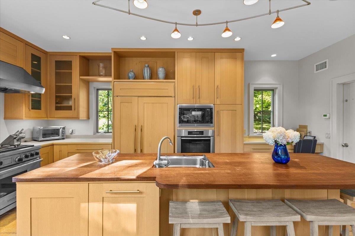 Stowe, Vermont, 05672, United States, 6 Bedrooms Bedrooms, ,3 BathroomsBathrooms,Residential,For Sale,1939476