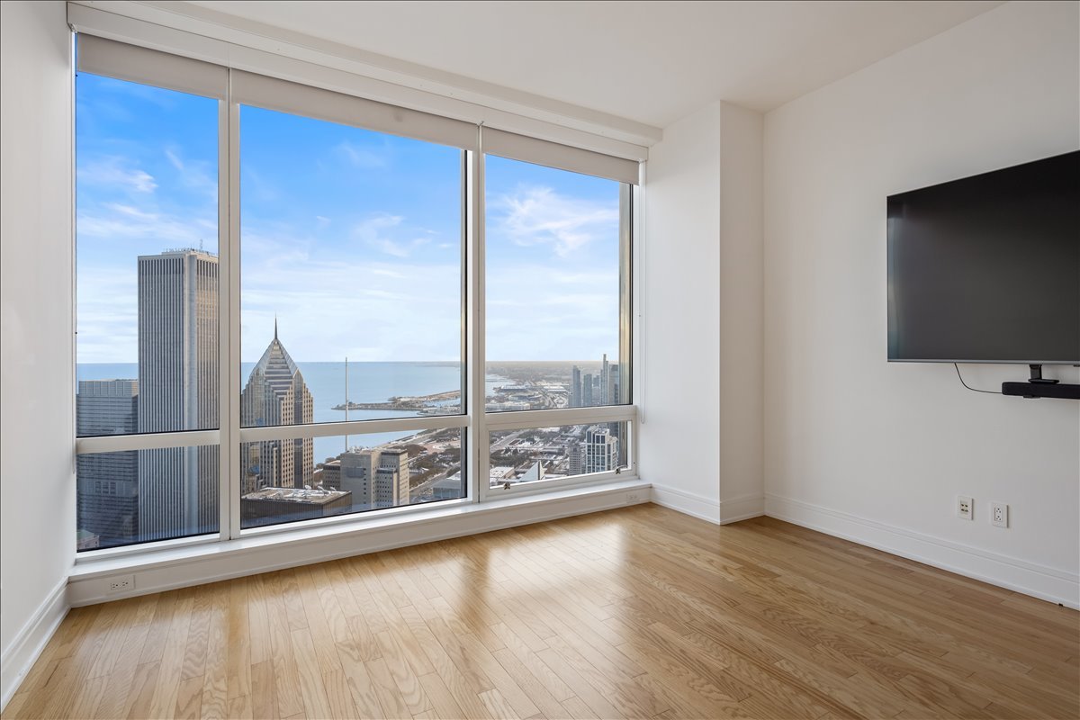 Chicago, Illinois, 60611, United States, 1 Bedroom Bedrooms, ,2 BathroomsBathrooms,Residential,For Sale,1991532