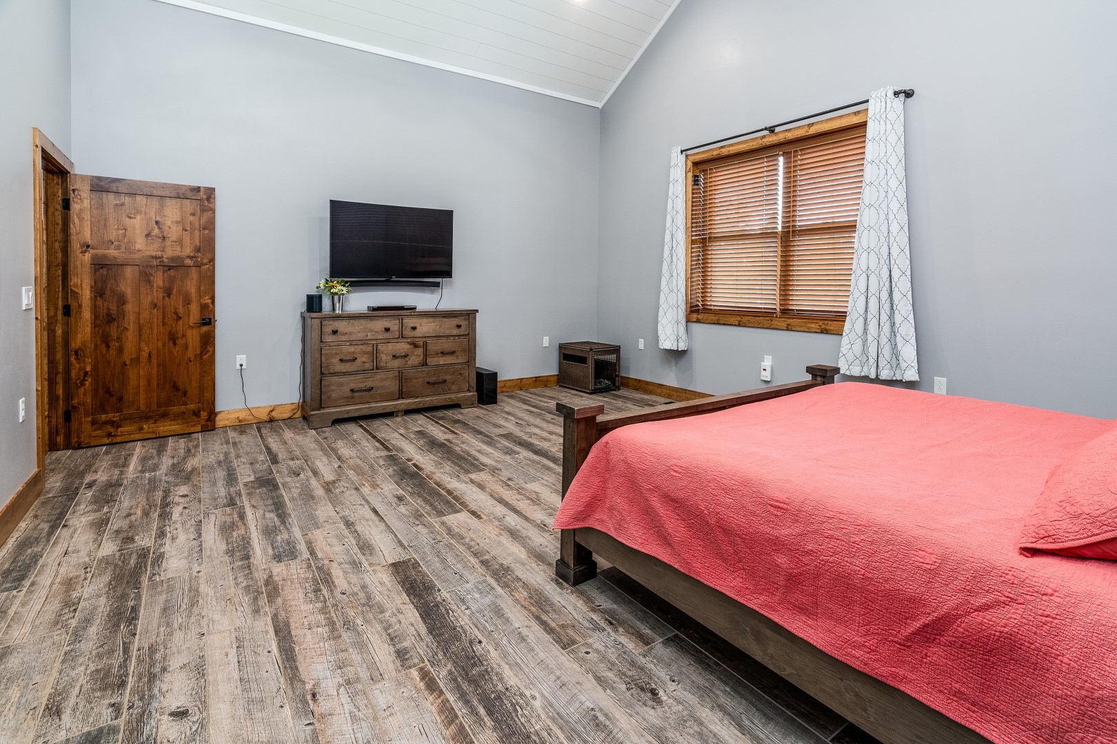 Carbondale, Illinois, 62902, United States, 3 Bedrooms Bedrooms, ,8 BathroomsBathrooms,Residential,For Sale,1986074