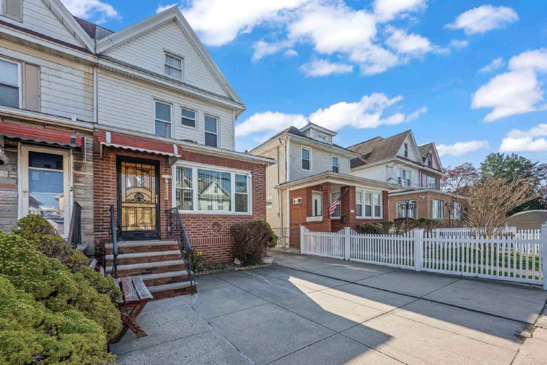  1569 East 45th Street - 物件實景