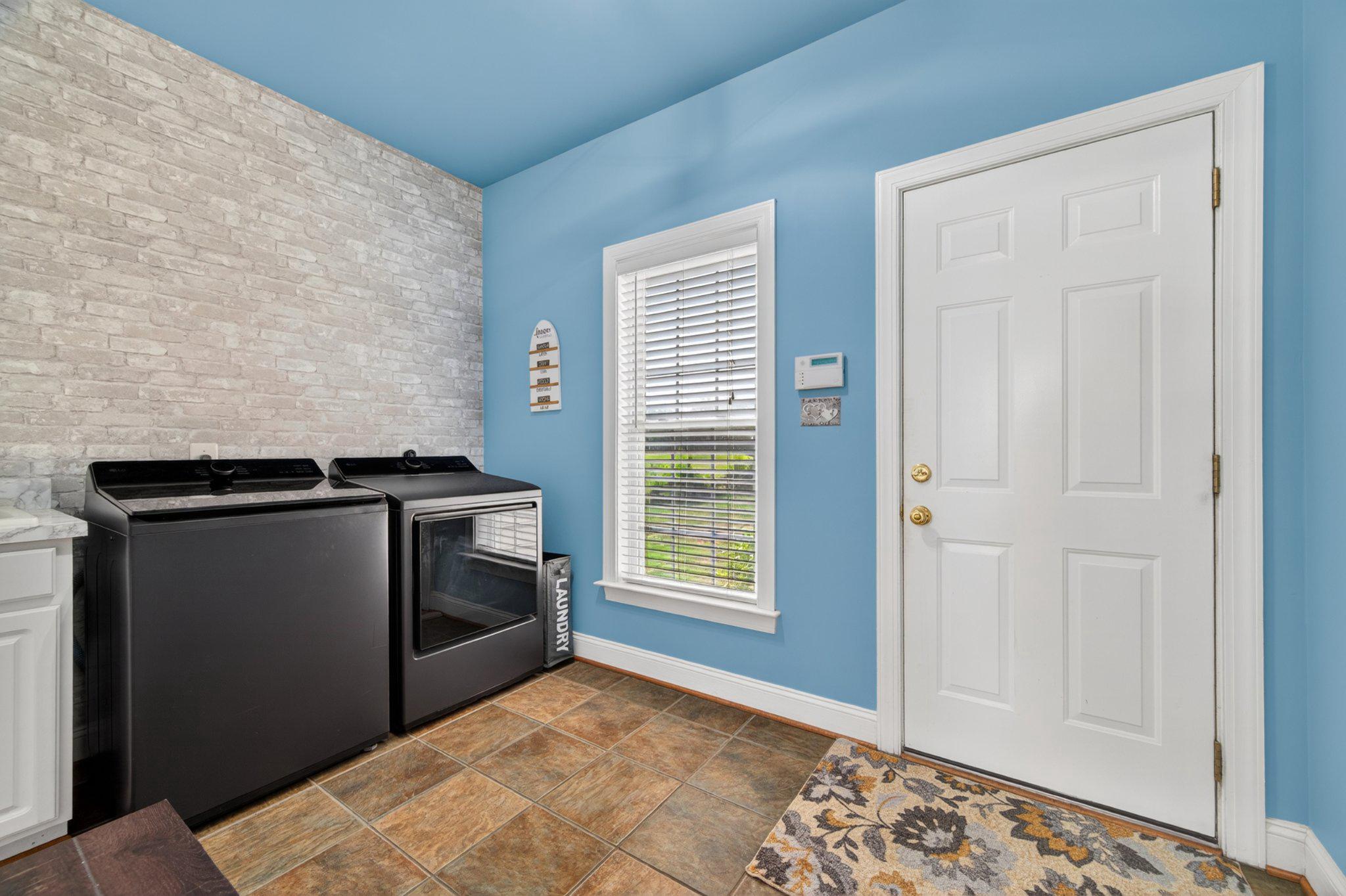 Middletown, Virginia, 22645, United States, 6 Bedrooms Bedrooms, ,6 BathroomsBathrooms,Residential,For Sale,2044764