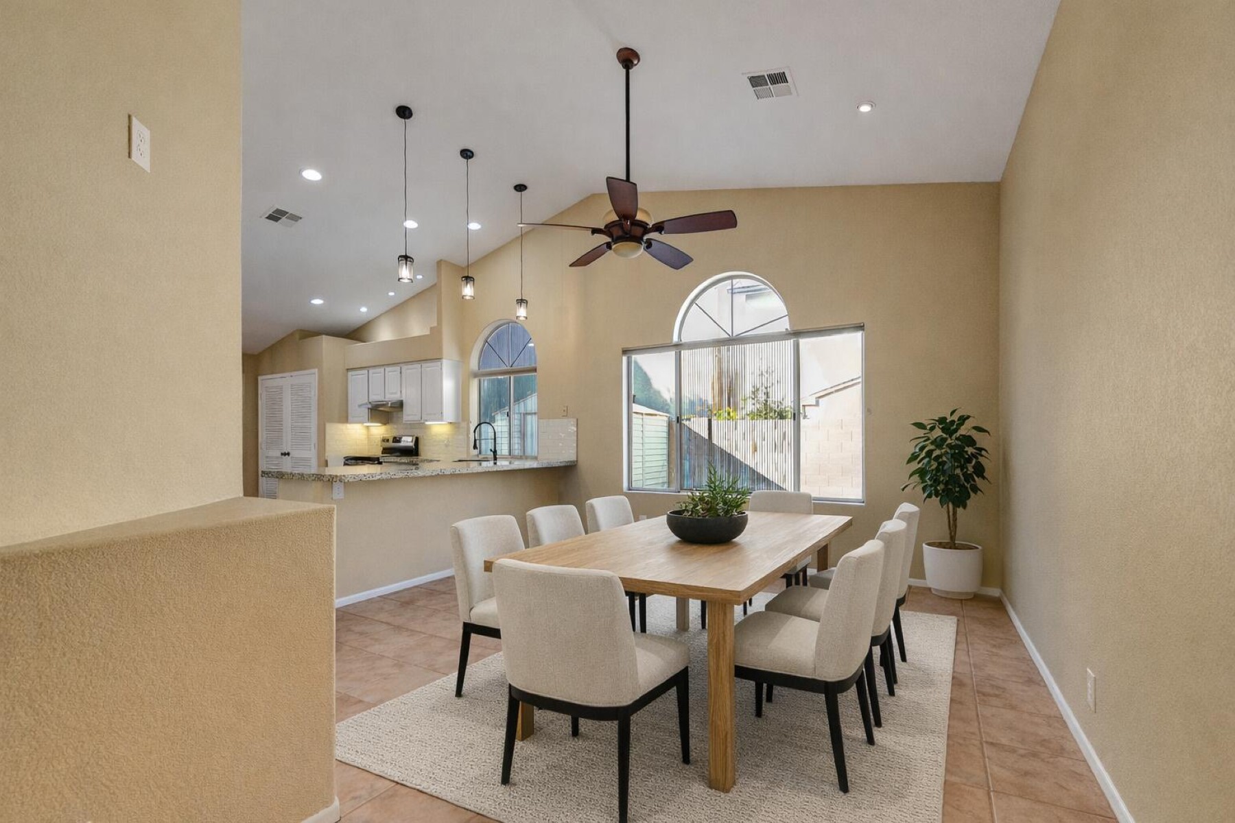  Camelot Village - 物件實景