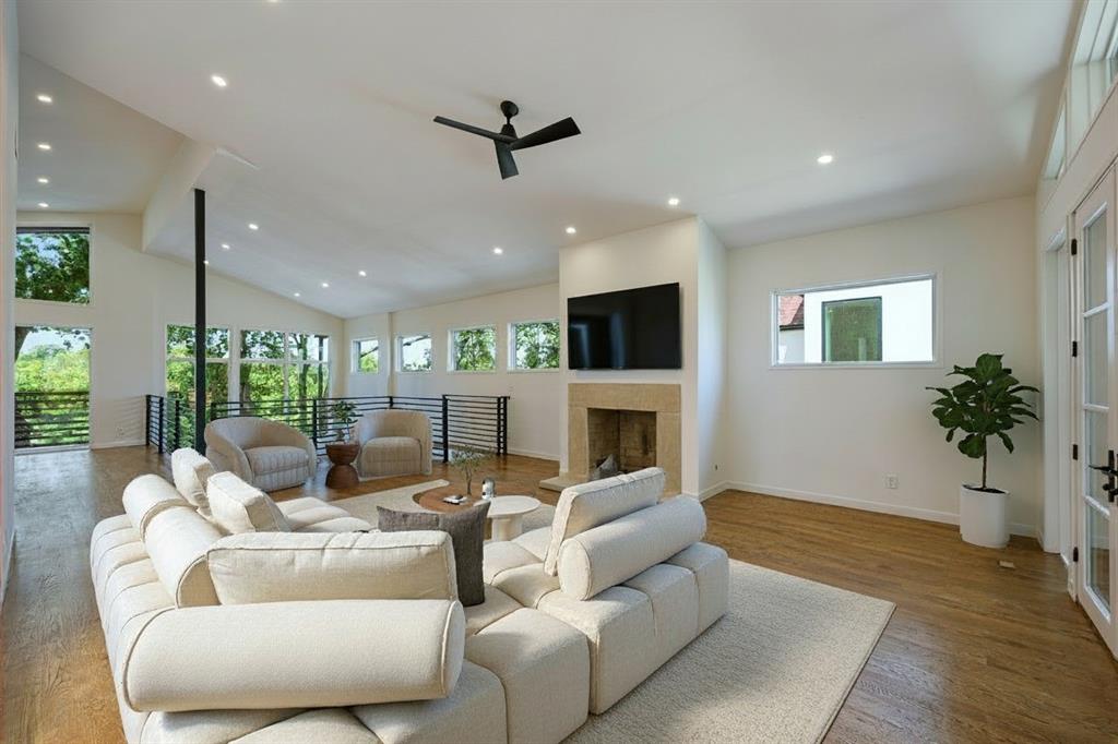 Dallas, Texas, 75211, United States, 4 Bedrooms Bedrooms, ,3 BathroomsBathrooms,Residential,For Sale,1978009