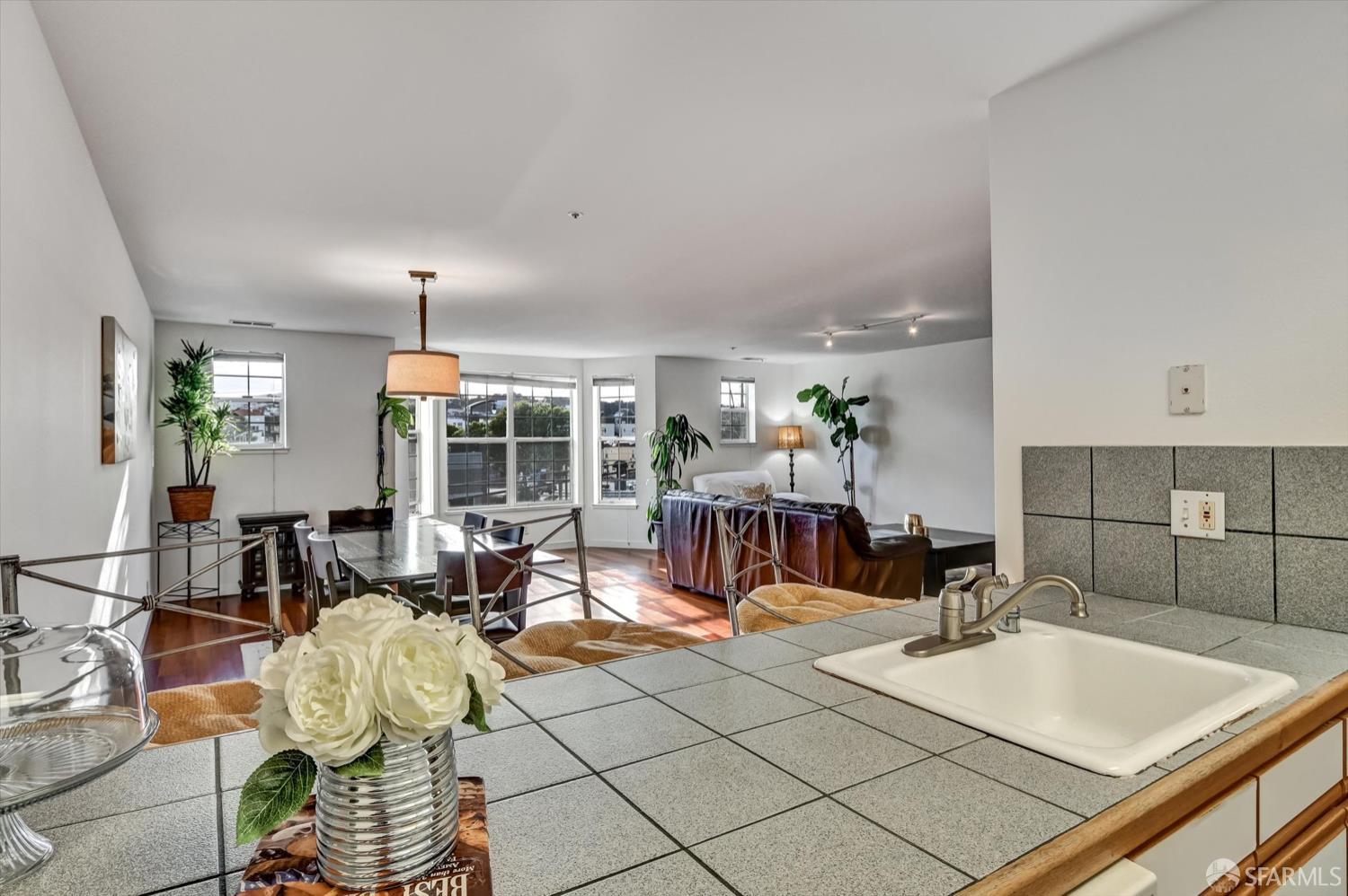 San Francisco, California, 94124, United States, 3 Bedrooms Bedrooms, ,2 BathroomsBathrooms,Residential,For Sale,1997310