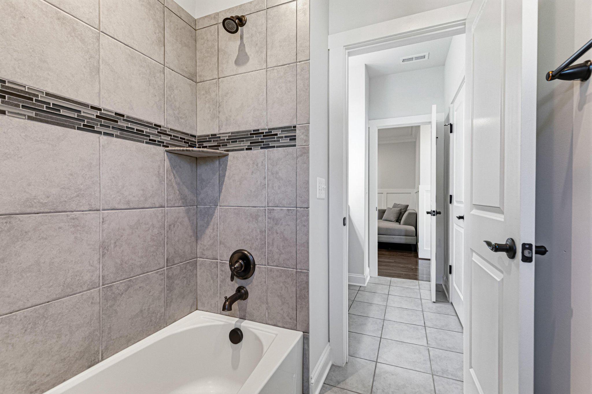  1404 Cottage Street SW, Vienna, VA, 22180 - 物件實景