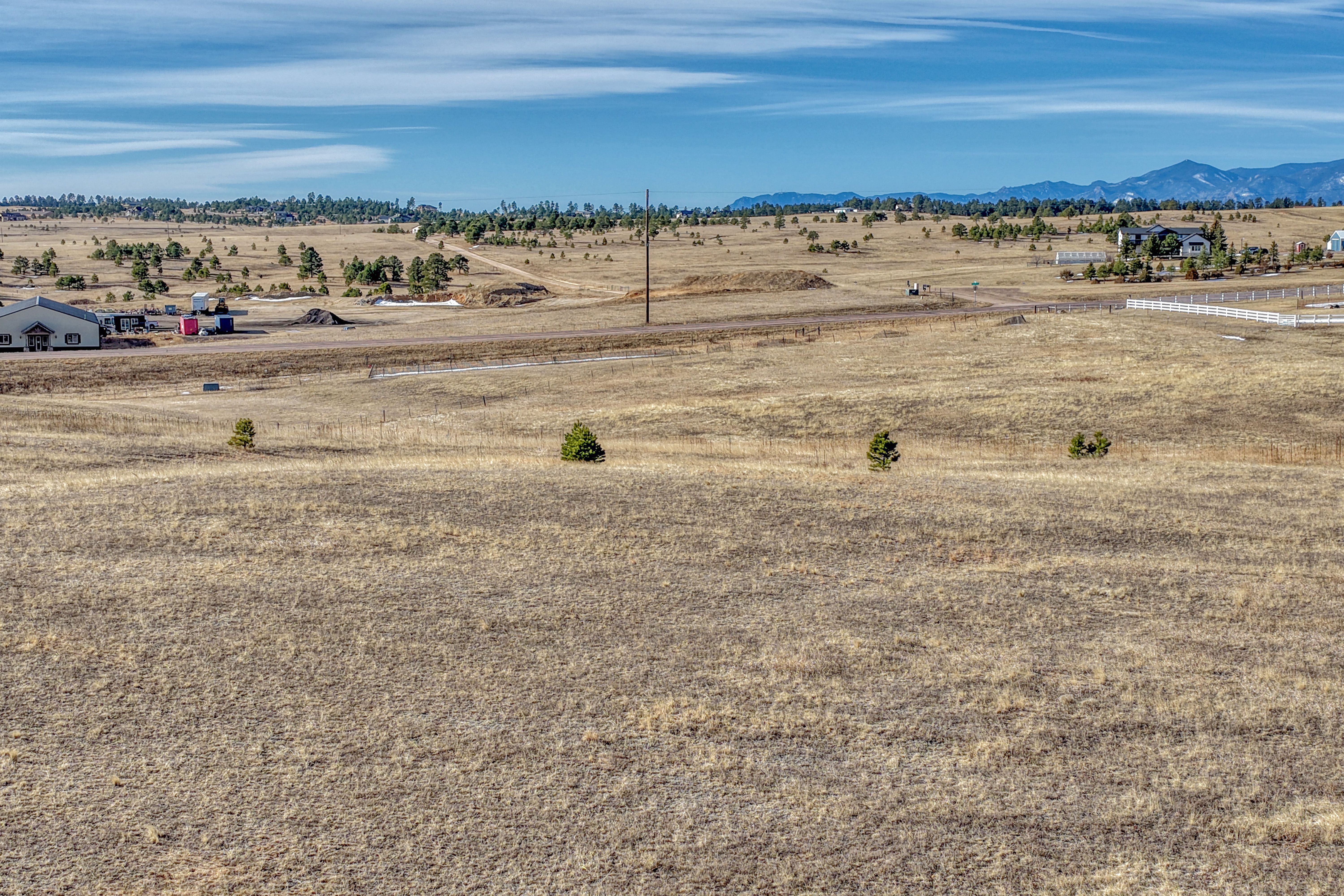  5 acres with mountain views in sought after Black Forest - 物件實景