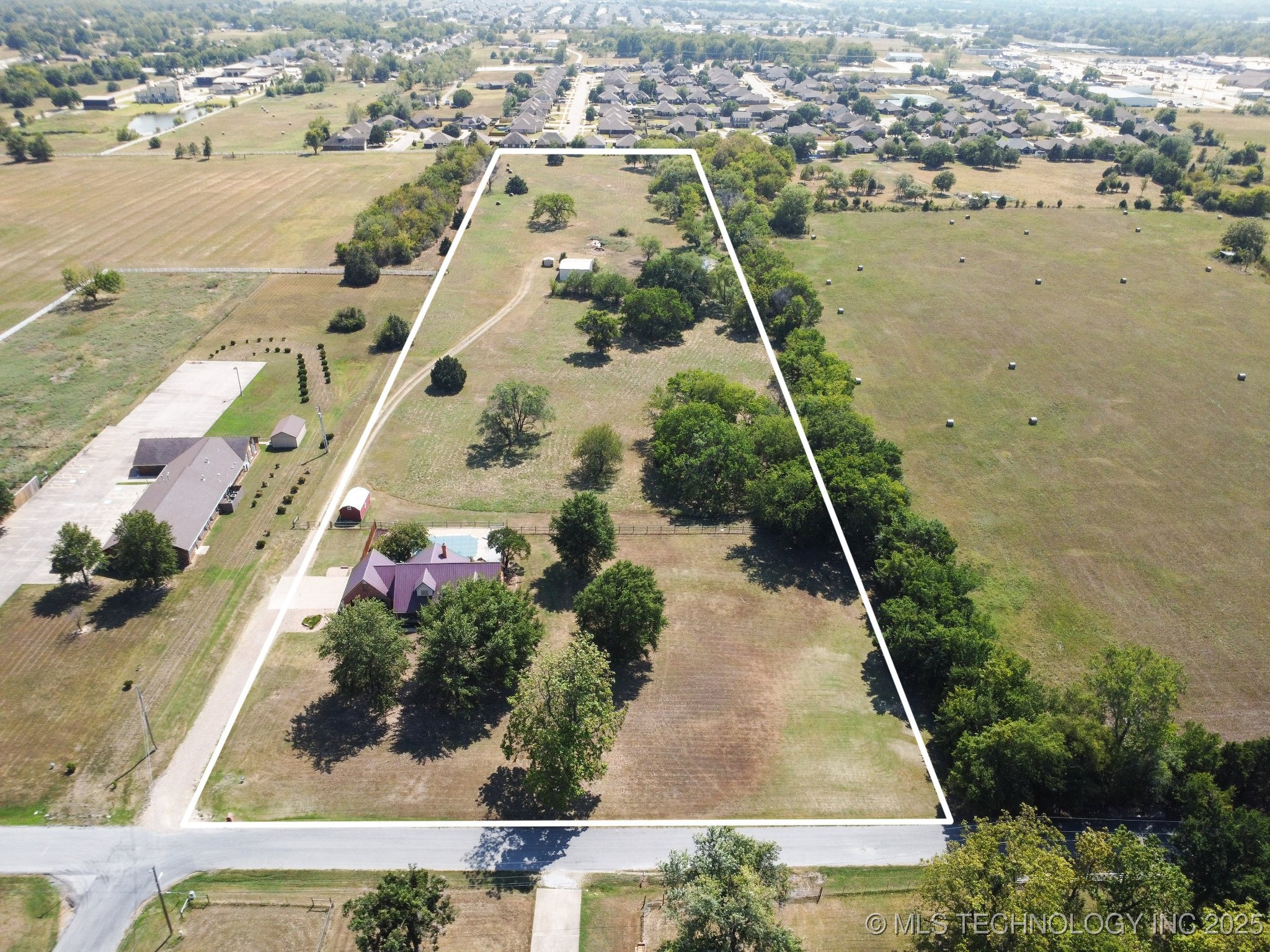 Collinsville, Oklahoma, 74021, United States, 4 Bedrooms Bedrooms, ,3 BathroomsBathrooms,Residential,For Sale,1993596