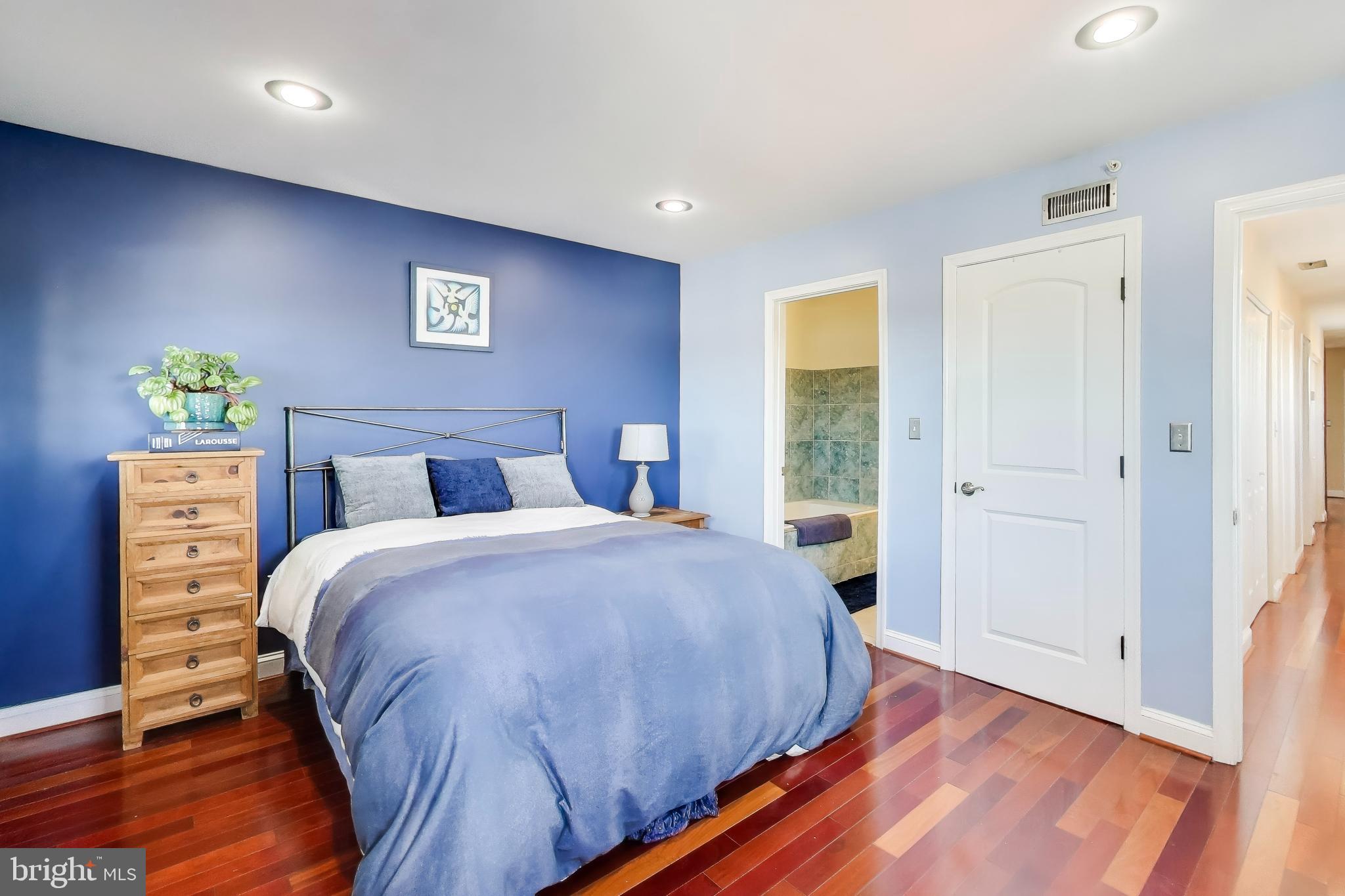 Washington, District of Columbia, 20010, United States, 2 Bedrooms Bedrooms, ,2 BathroomsBathrooms,Residential,For Sale,1974209