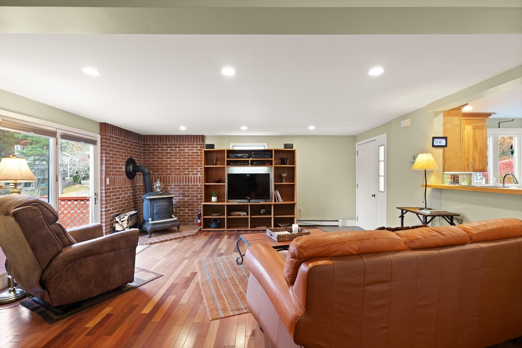 Lynnfield, Massachusetts, 01940, United States, 3 Bedrooms Bedrooms, ,2 BathroomsBathrooms,Residential,For Sale,1987735