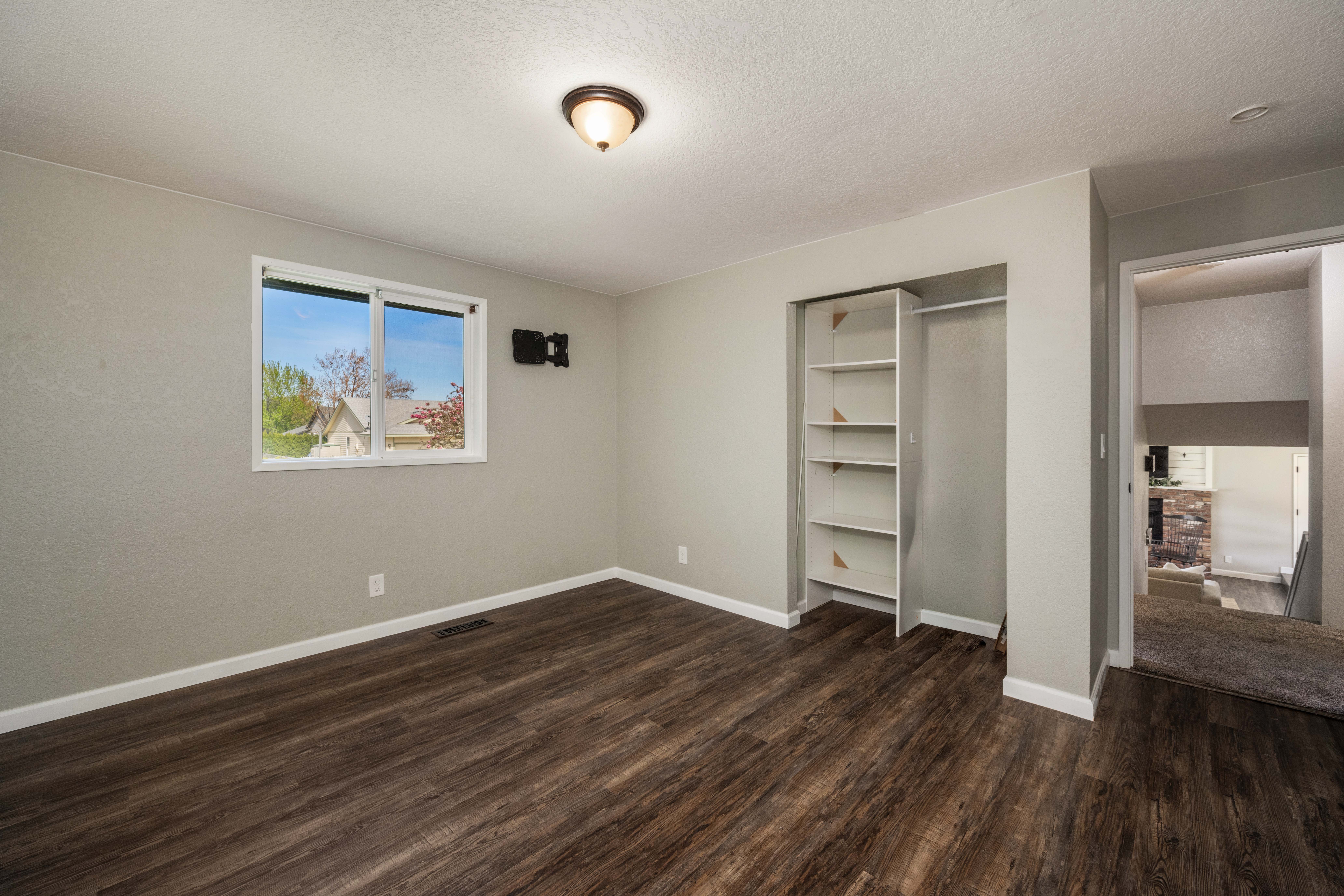  Beautifully Maintained Tri-Level Home - 物件實景