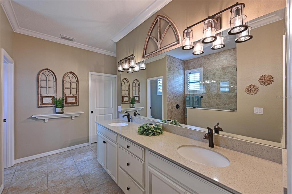 Bradenton, Florida, 34212, United States, 2 Bedrooms Bedrooms, ,2 BathroomsBathrooms,Residential,For Sale,1948137