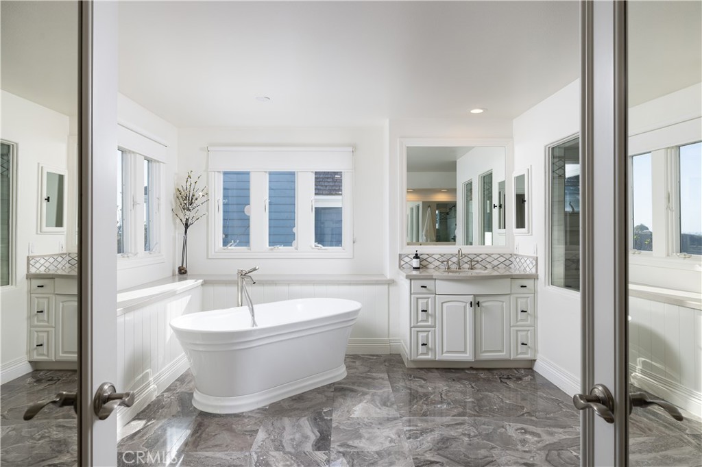 Newport Beach, California, 92660, United States, 3 Bedrooms Bedrooms, ,3 BathroomsBathrooms,Residential,For Sale,1867238