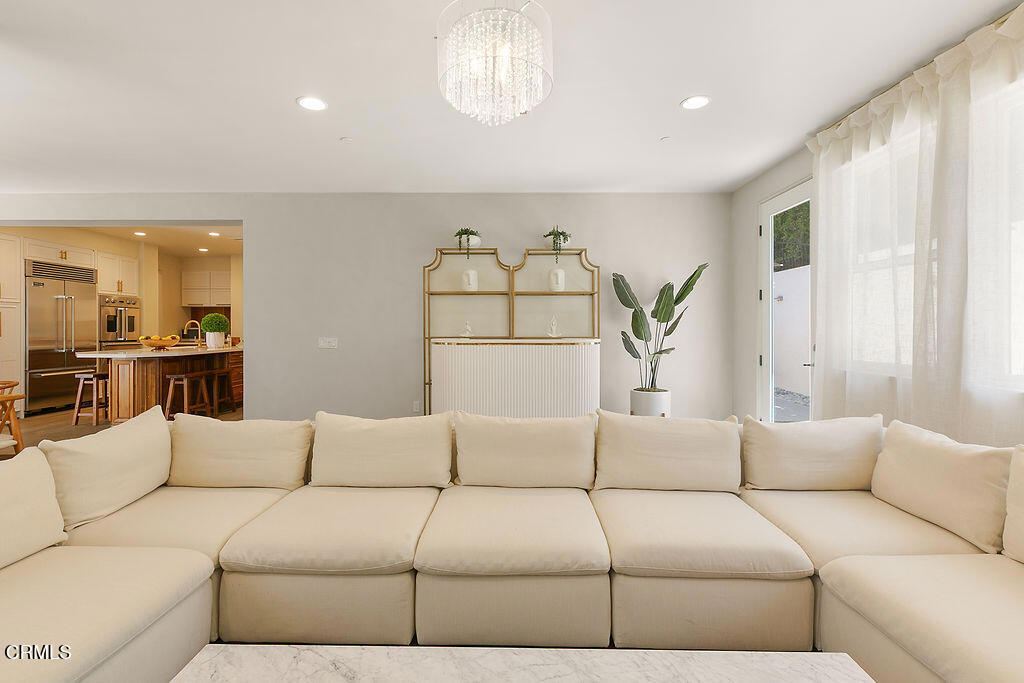 Thousand Oaks, California, 91362, United States, 4 Bedrooms Bedrooms, ,4 BathroomsBathrooms,Residential,For Sale,1997017